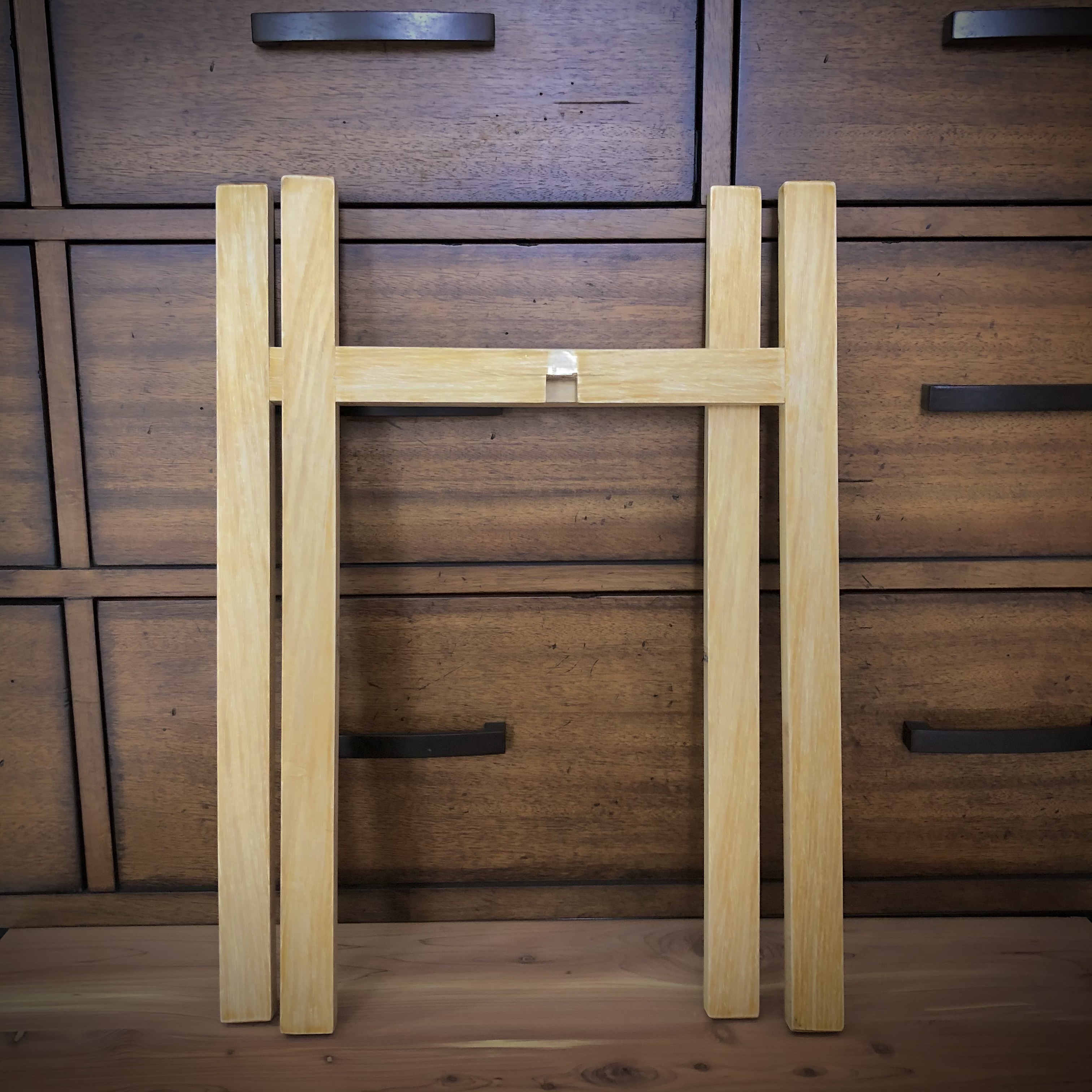 Kệ gỗ để chậu cây - Cho chậu đường kính 18 - 22 cm.