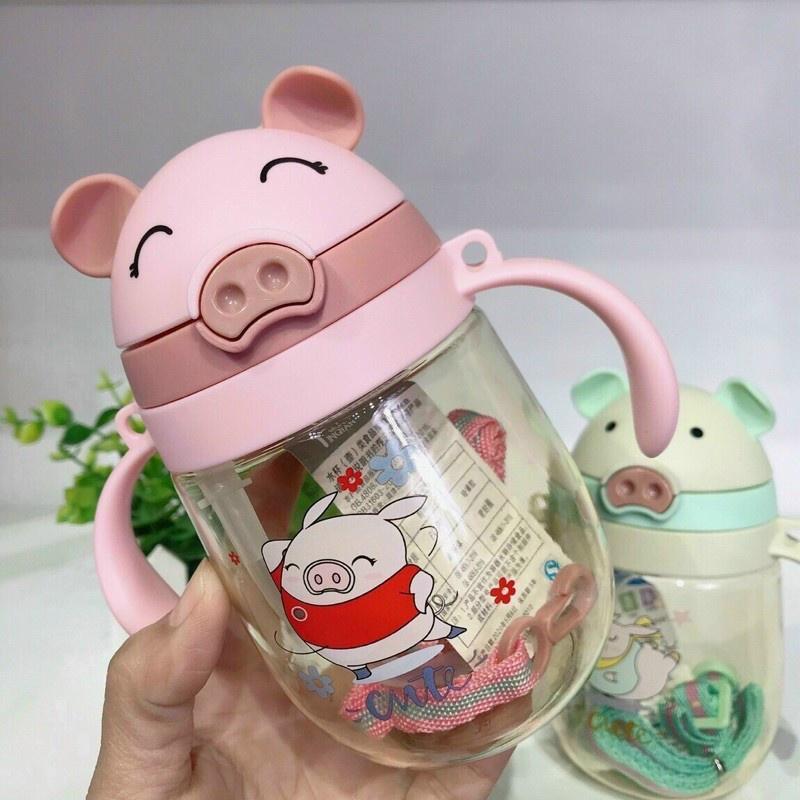 Bình uống nước chống sặc hình chú heo cực đáng yêu cho bé, bình 350 ml có tay cầm và dây đeo tiện lơi