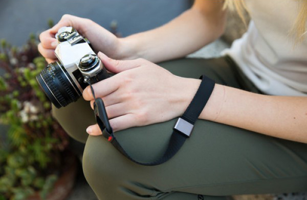 Dây đeo tay Peak Design Cuff Camera Wrist Strap (Charcoal) - Hàng Chính Hãng