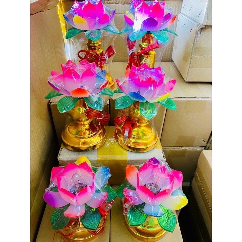 Combo 2  đèn hoa sen  nhựa   để bàn thờ ,  7 màu rất đẹp  và  sang trọng giúp cho không gian thờ phụng trở nên sinh động và ấm áp hơn 