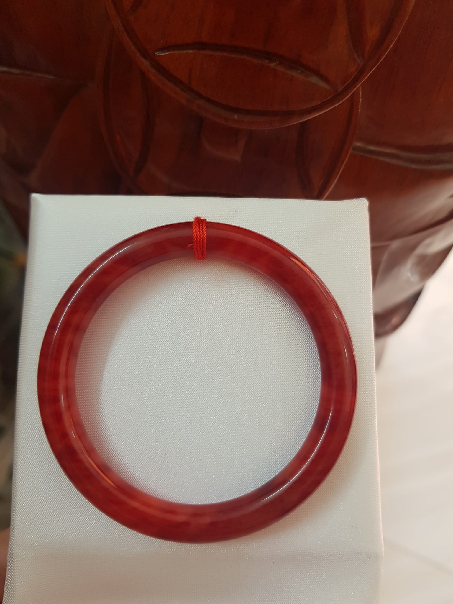 Vòng Nữ đá cẩm thạch Đỏ Đẹp 51 Sọc Vòng size 51mm x cọng 7,2mm màu đỏ sọc đậm đều đẹp Chuẩn hợp mệnh Hỏa Thổ 50kg - 56kg ạ