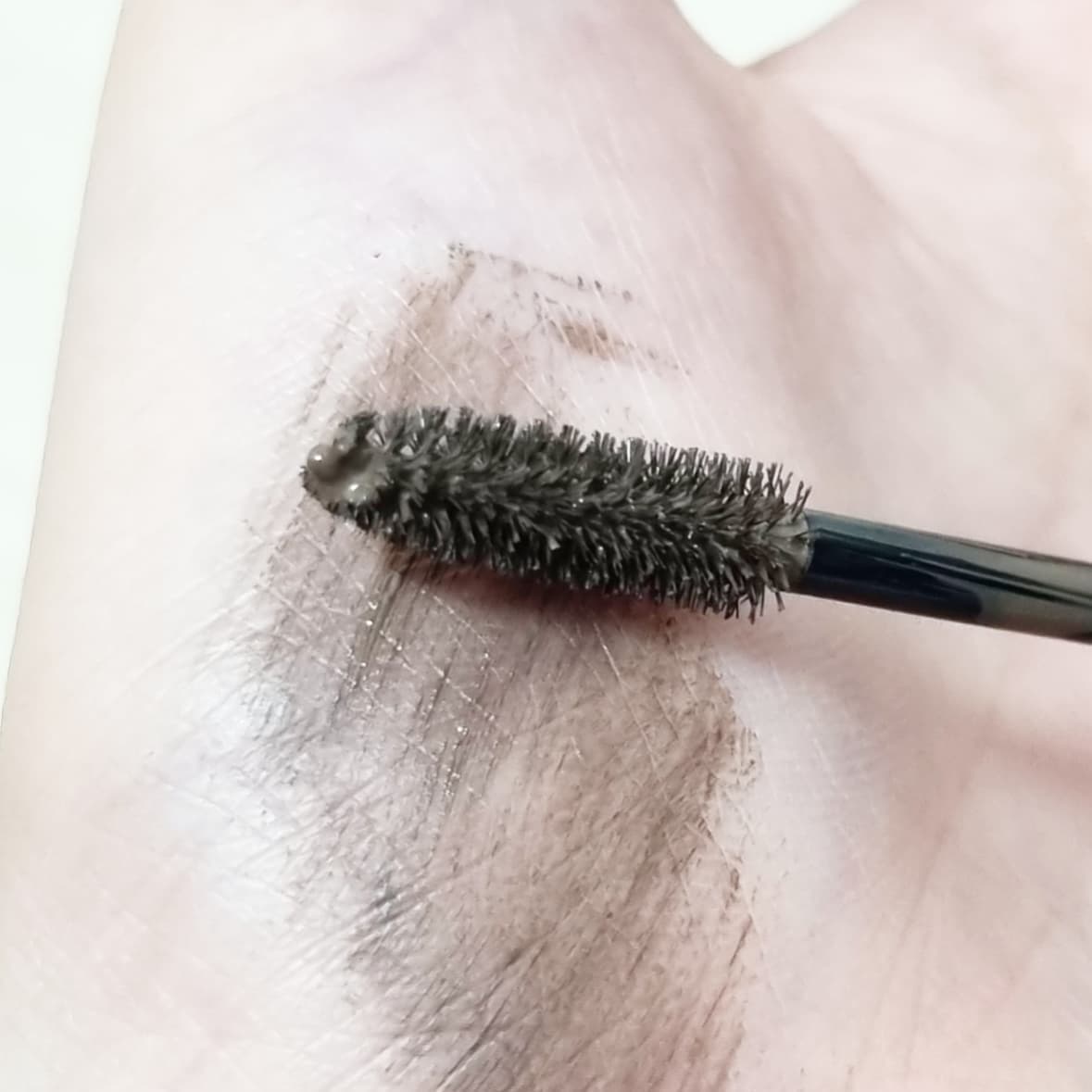Mascara Chải Đổi Màu Lông Mày Chống Lem Trôi Kissme Heavy Rotation Coloring Eyebrow 8g ( Màu Xám Be )