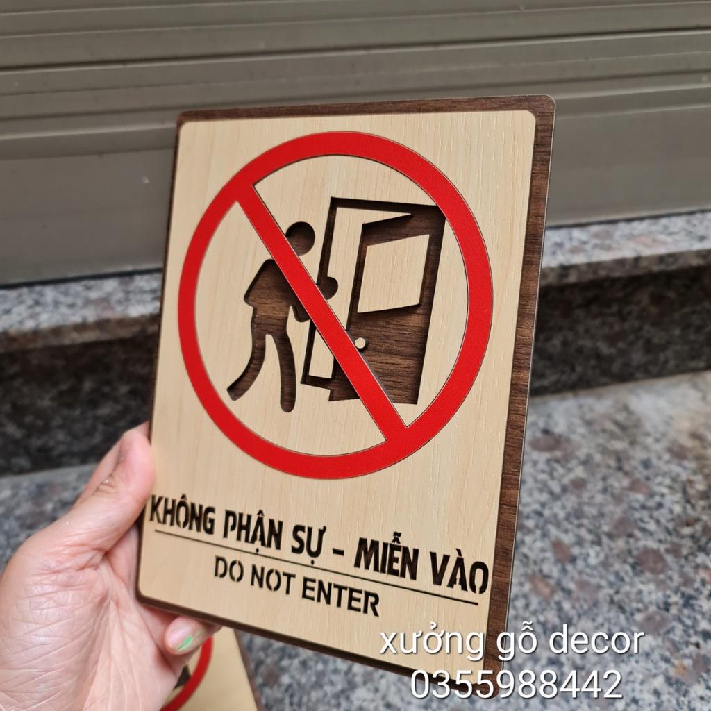 Biển báo không phận sự miễn vào - biển báo dán tường chất liệu gỗ