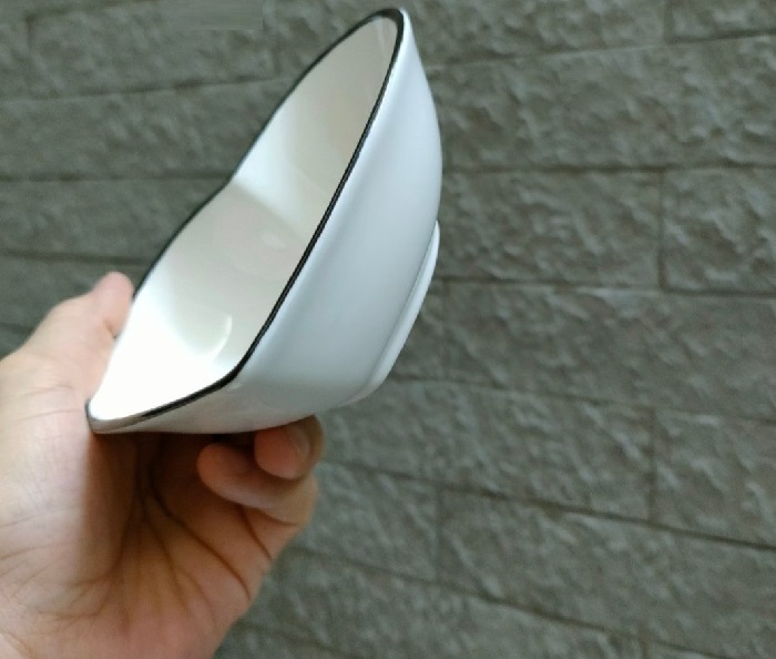 Bát tim viền đen sứ cao cấp