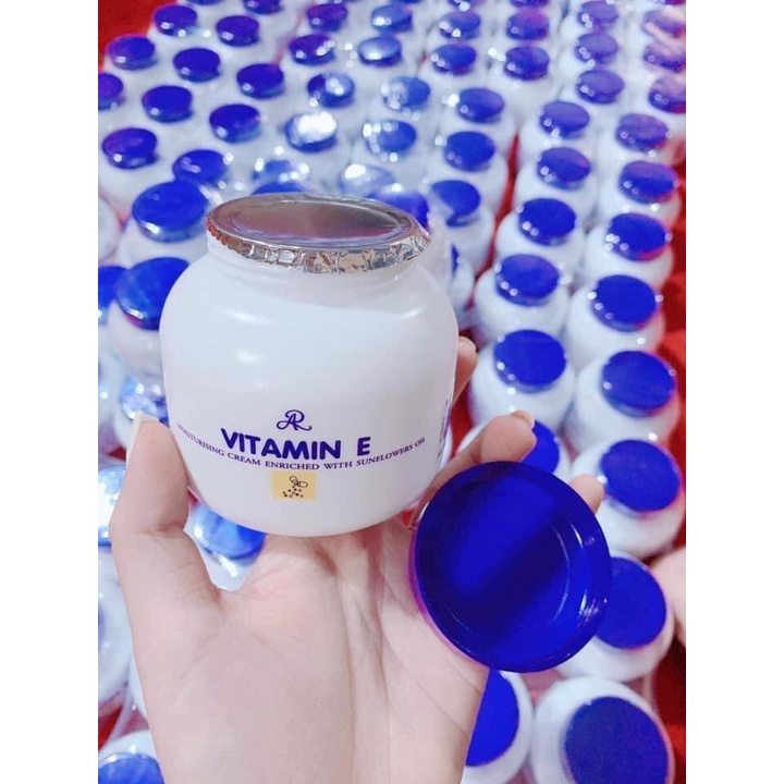 Kem Vitamin E Thailand Rất Thơm, Dưỡng Da,Và Ngăn Ngừa Nứt Nẻ Tay Chân Thô Ráp