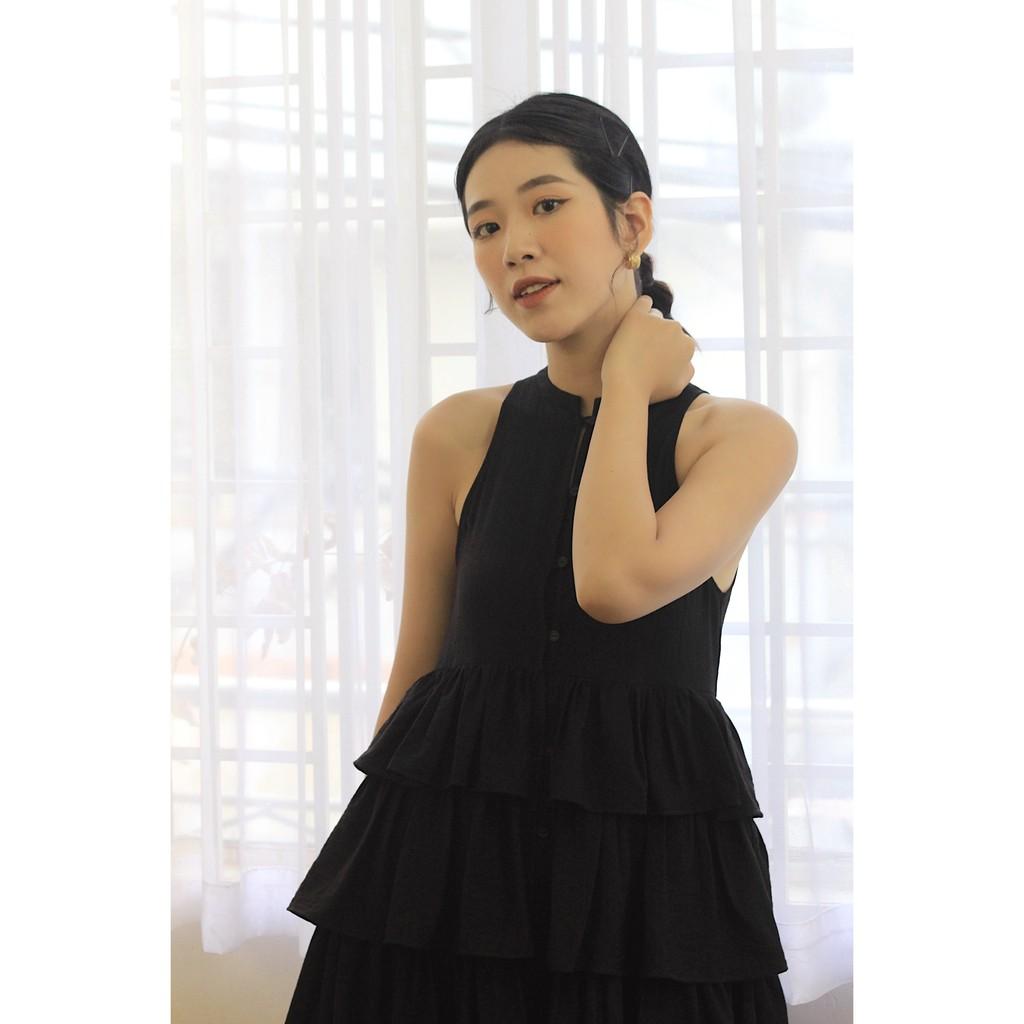 OLALASTUDIO Đầm cổ tàu 3 tầng Swan Black Dress