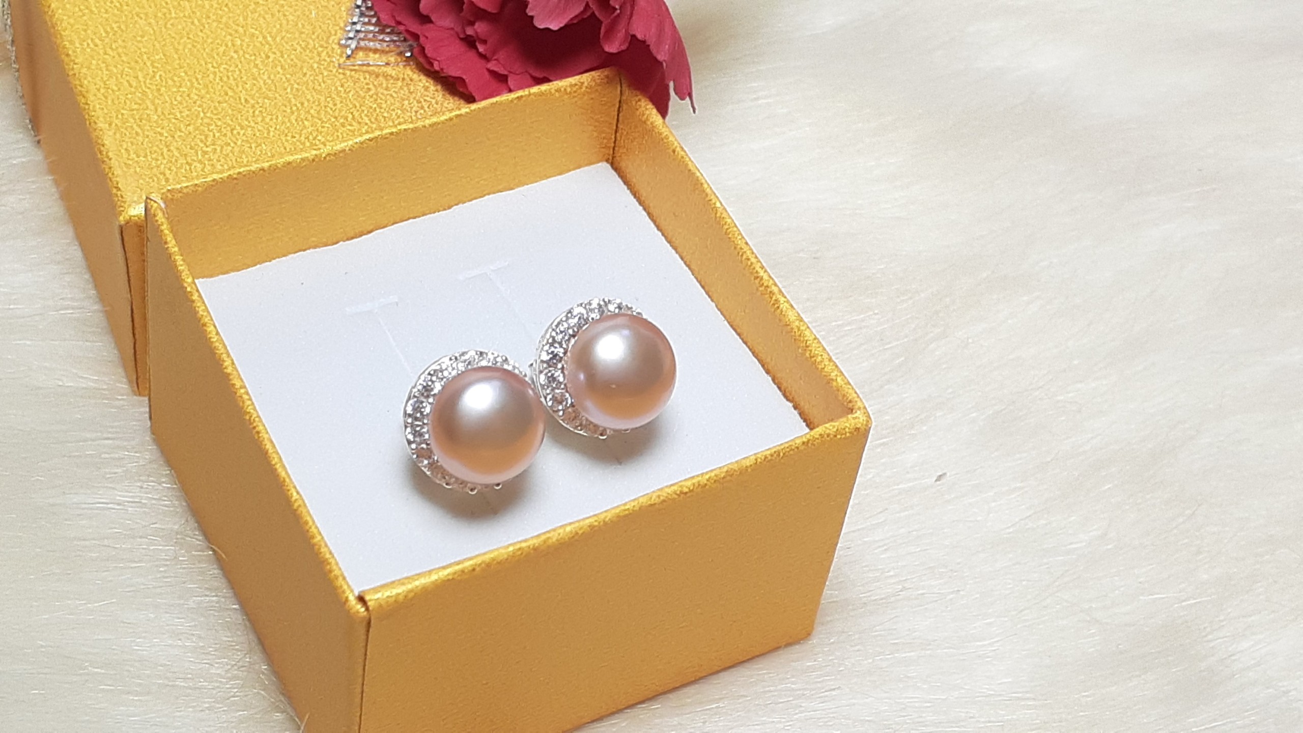 Hoa Tai Ngọc Bán Cầu Tím