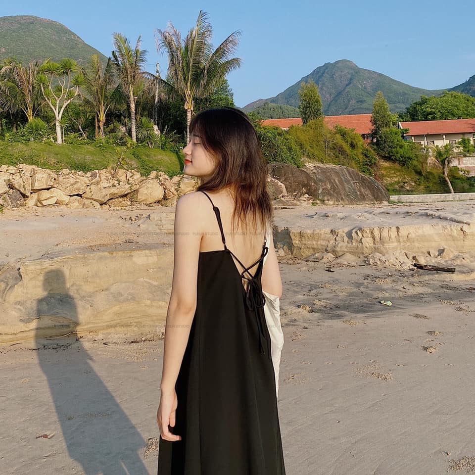 Đầm 2 dây dáng suông, Đầm đen hở lưng đi biển Cao Cấp cột nơ sau vải cotton mát mẻ, quyến rũ MiNhi