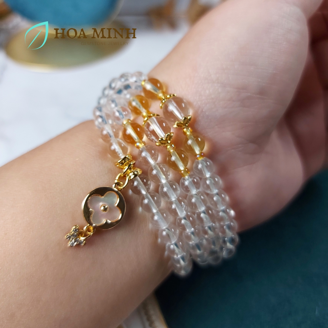 Vòng chuỗi 108 hạt Thạch Anh Trắng pha lê size hạt 6 li phối charm cỏ 4 lá và bướm nhỏ đính đá, ốp hoa, thạch anh vàng