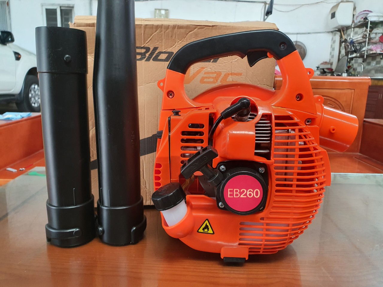 Máy thổi bụi, lá cây công nghiệp chạy xăng 2 thì BLOWER VAC - EB260