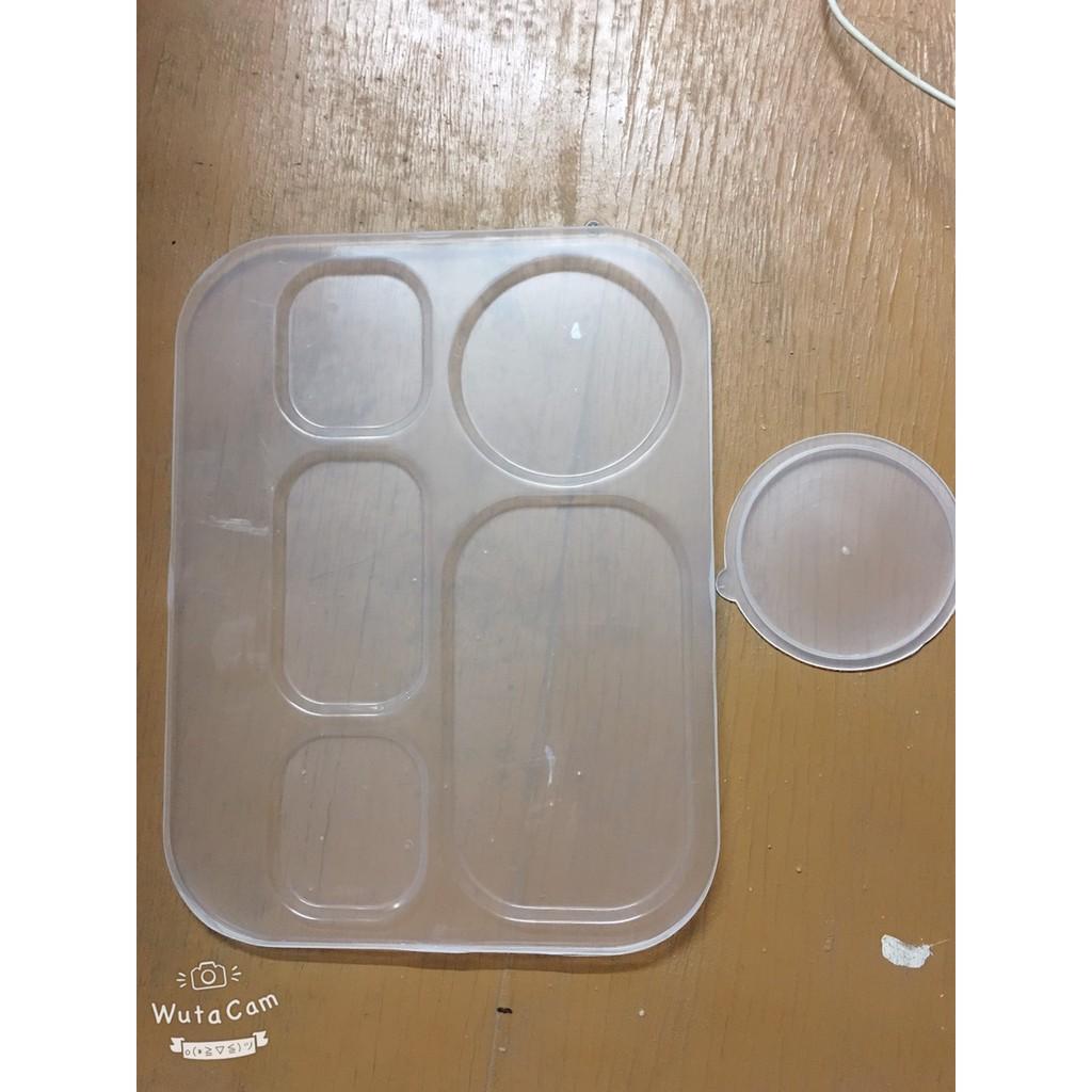 Khay đựng cơm 6 ngăn, học sinh, xuất ăn công nghiệp bằng melamine / plastic có 2 nắp đậy 33 × 26 ×6 cm cao