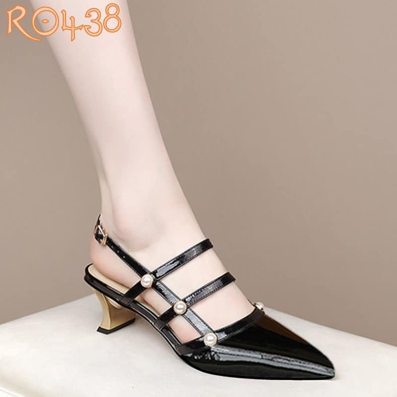 Sandal cao gót nữ, bít mũi, gót dẹp ROSATA RO438 cao 5p - Đen, Nâu - HÀNG VIỆT NAM - BKSTORE