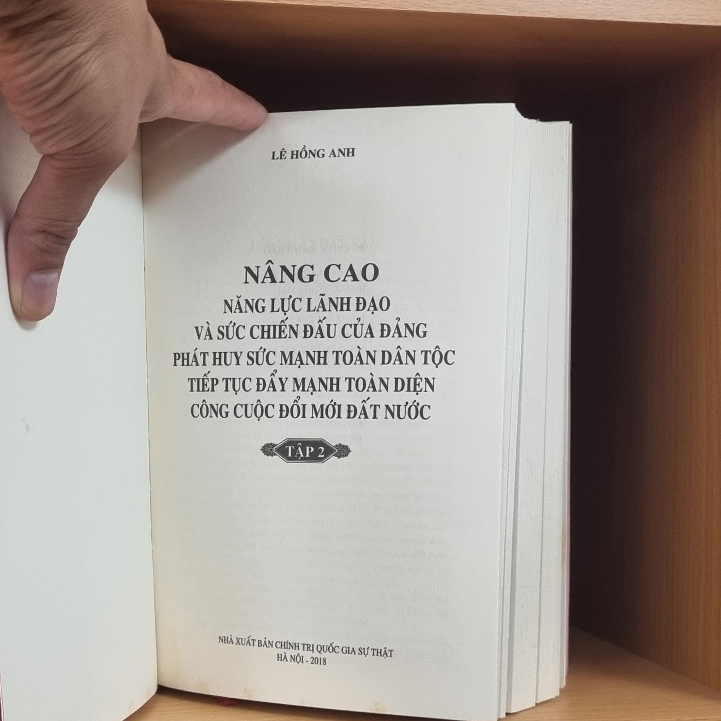 NÂNG CAO NĂNG LỰC LÃNH ĐẠO VÀ SỨC CHIẾN ĐẤU CỦA ĐẢNG - Lê Hồng Anh