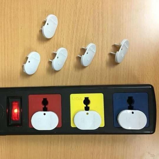 Bộ 15 nút bịt ổ điện 2 chân bằng nhựa cứng màu trắng