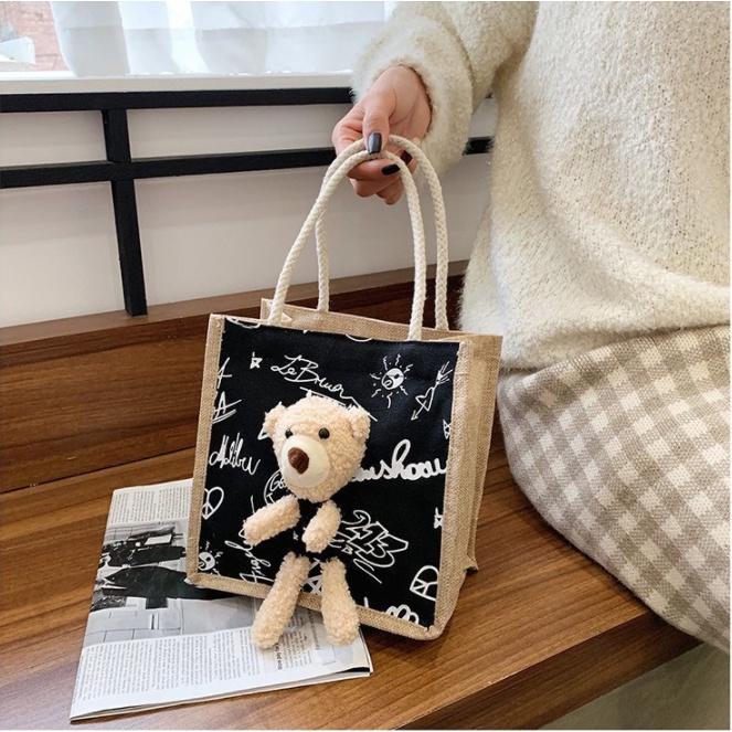 Túi cói mini thời trang gấu bông màu đen chữ trắng Phong cách Thời trang Trương Gia 06