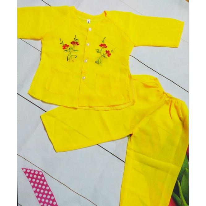 Bộ bà ba thêu hoa cho bé