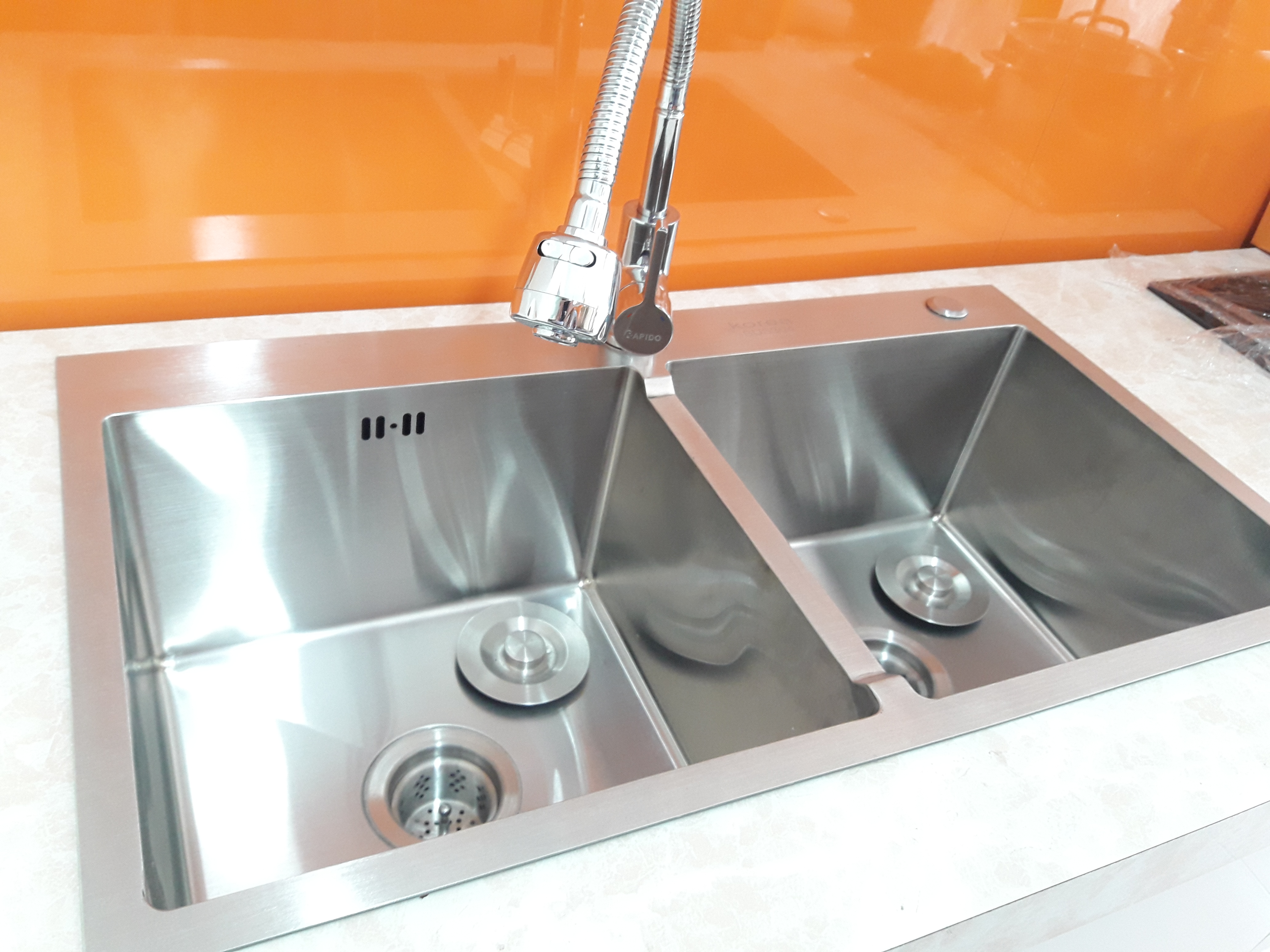 Chậu rửa chén bát nano kháng khuẩn inox 304 kèm vòi mềm