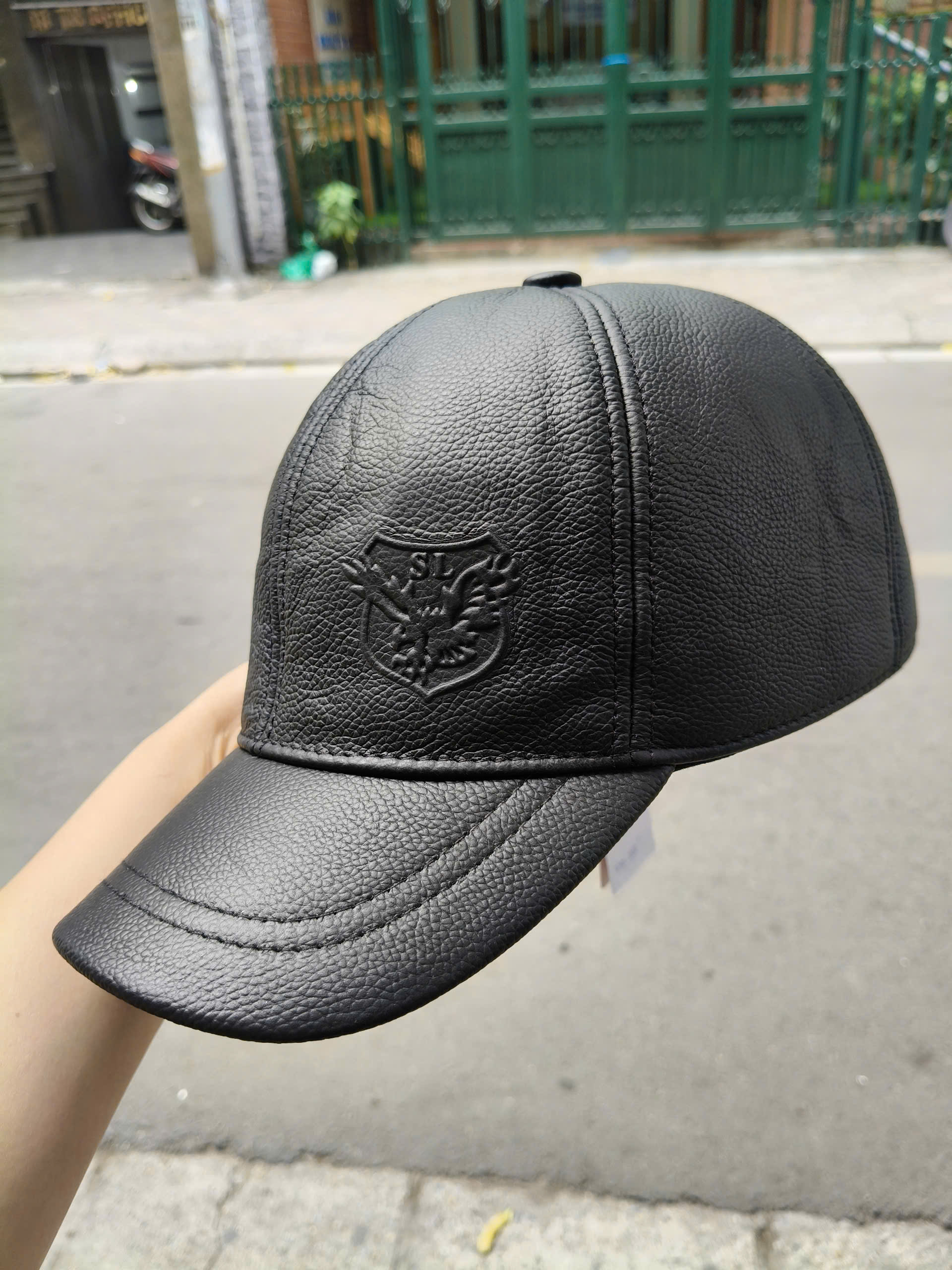 Mũ lưỡi trai nam da bò dập nổi BHY2023 Nón nam da thật có che tai. Phom cứng vừa vòng đầu 56-60cm