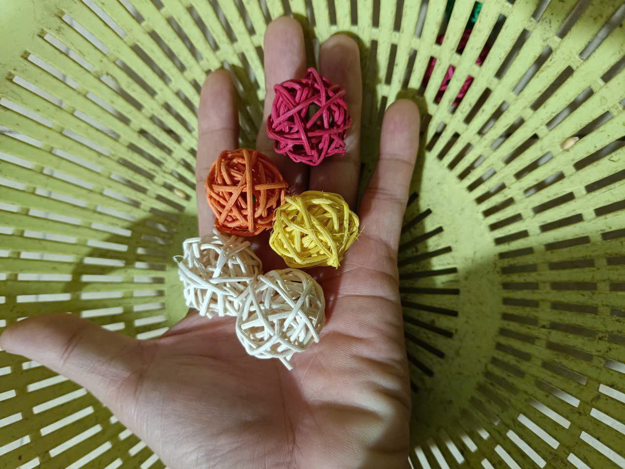 Combo 5 Quả bóng Mây Nhiều Màu – Đồ Chơi Giải Trí Cho Vẹt, Thú Cưng Hoặc Trang Trí Lồng Chim (màu ngẫu nhiên theo kho)