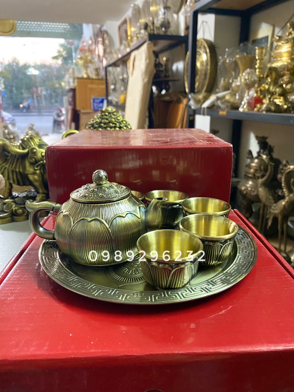 Bộ ấm chén hoạ tiết hoa sen bằng đồng