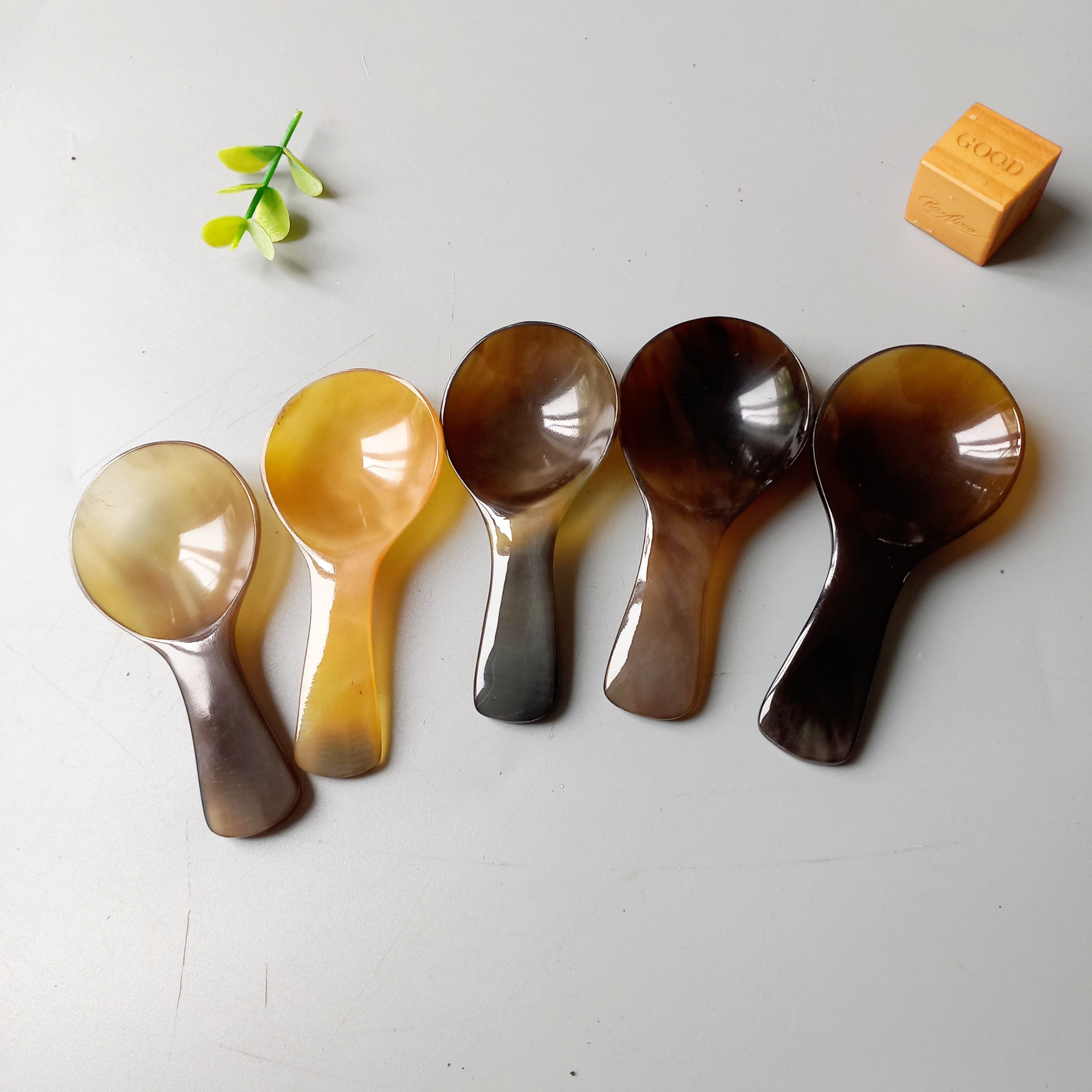 Thìa Sừng Miệng Tròn Cán Ngắn Nhỏ Xinh 8.5x3.5cm Thìa Sữa Chua, Xúc Trà, Cafe Trang Trí Chụp Ảnh Của Vitrapro