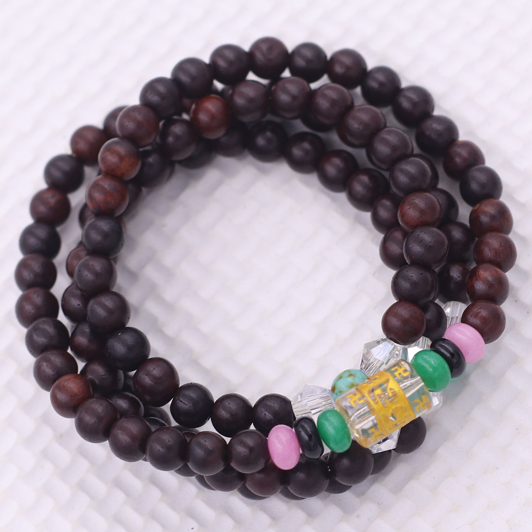 Vòng chuỗi 108 hạt gỗ đàn hương nâu charm lục tự chân ngôn - hạt 8 ly , vòng chuỗi niệm Phật, vòng chuỗi đeo tay