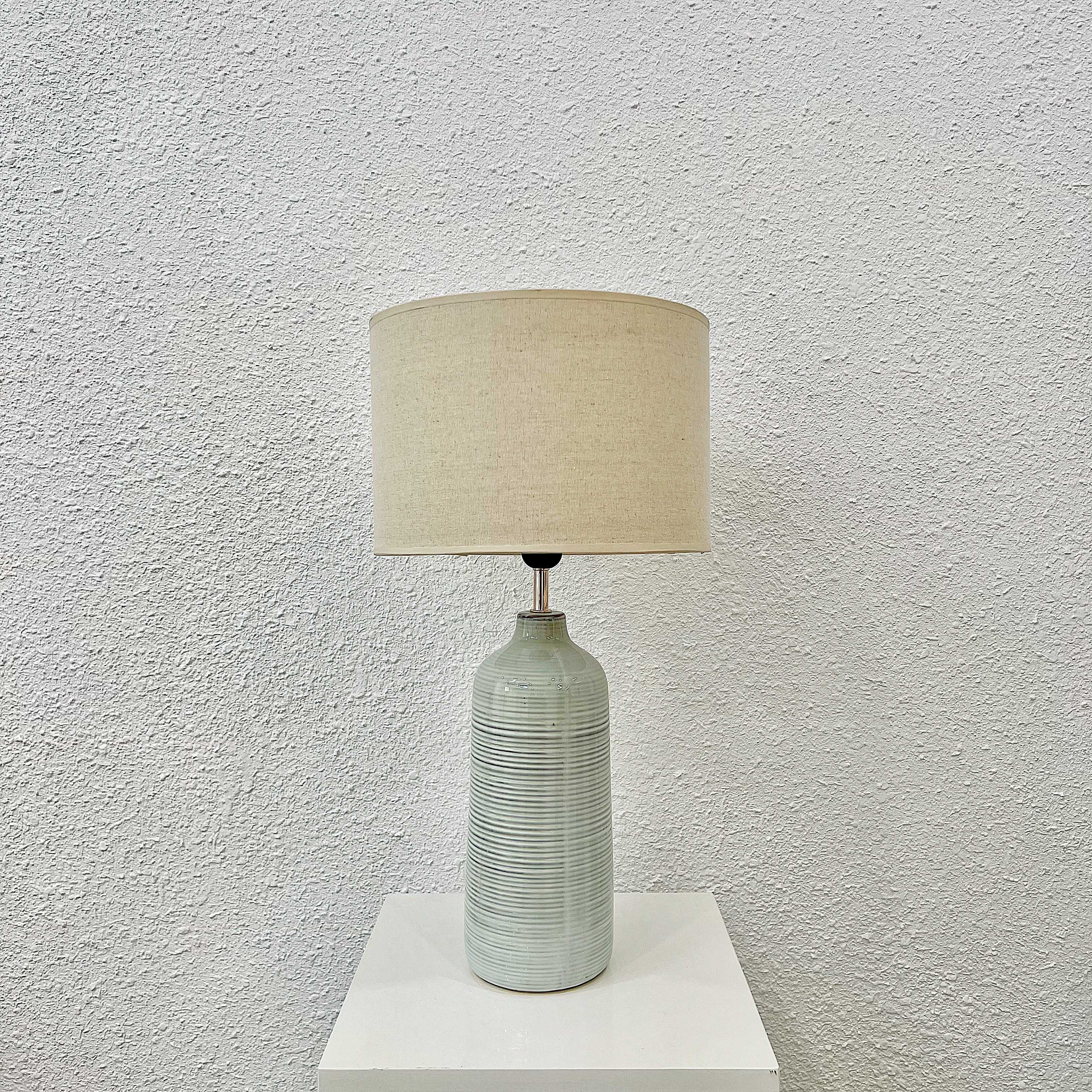 Đèn ngủ để bàn trang trí phòng khách gốm sứ màu xanh ngọc vân cổ điển cao 58 cm DS-TL9866