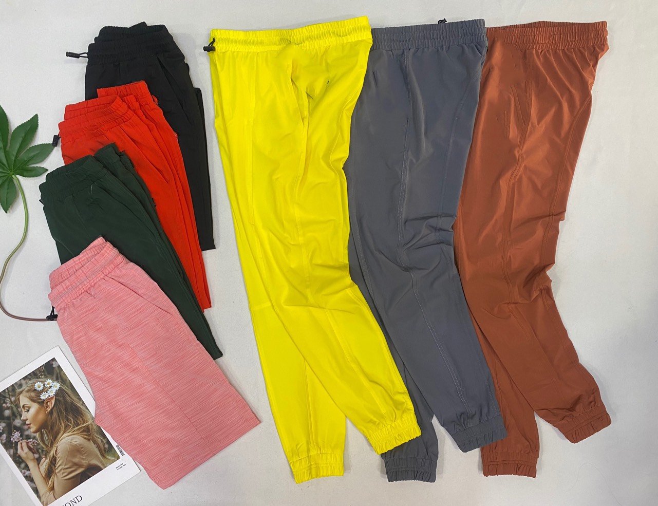 Quần Jogger Nữ Chất Vải Gió Dù Phong Cách Street Wear