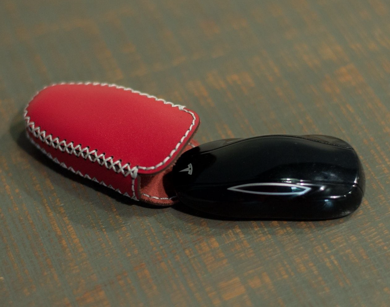 Bao da cho chìa khóa Tesla Model S  ,chất liệu da bò, hiệu Khắc Tên - Hàng chính hãng