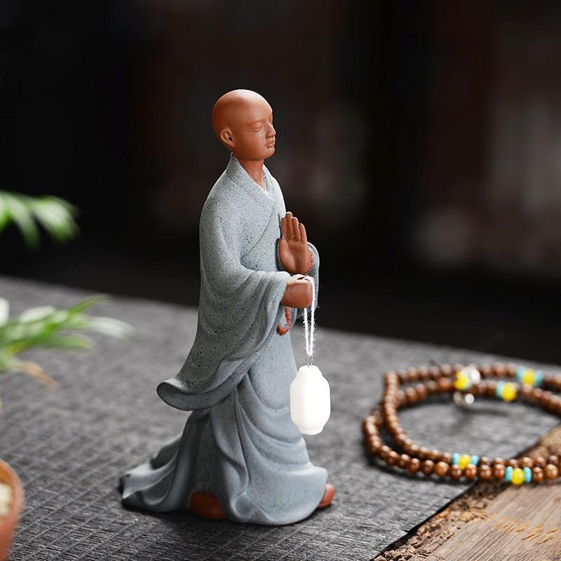 Tượng Gốm Đường Tăng - Đường Tam Tạ cầm đèn - gốm tử sa