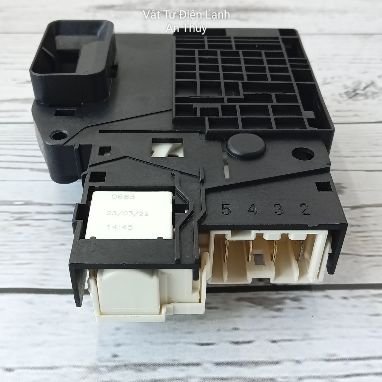 Công tắc khóa cửa máy giặt cho LG inverter cửa ngang 4 chân