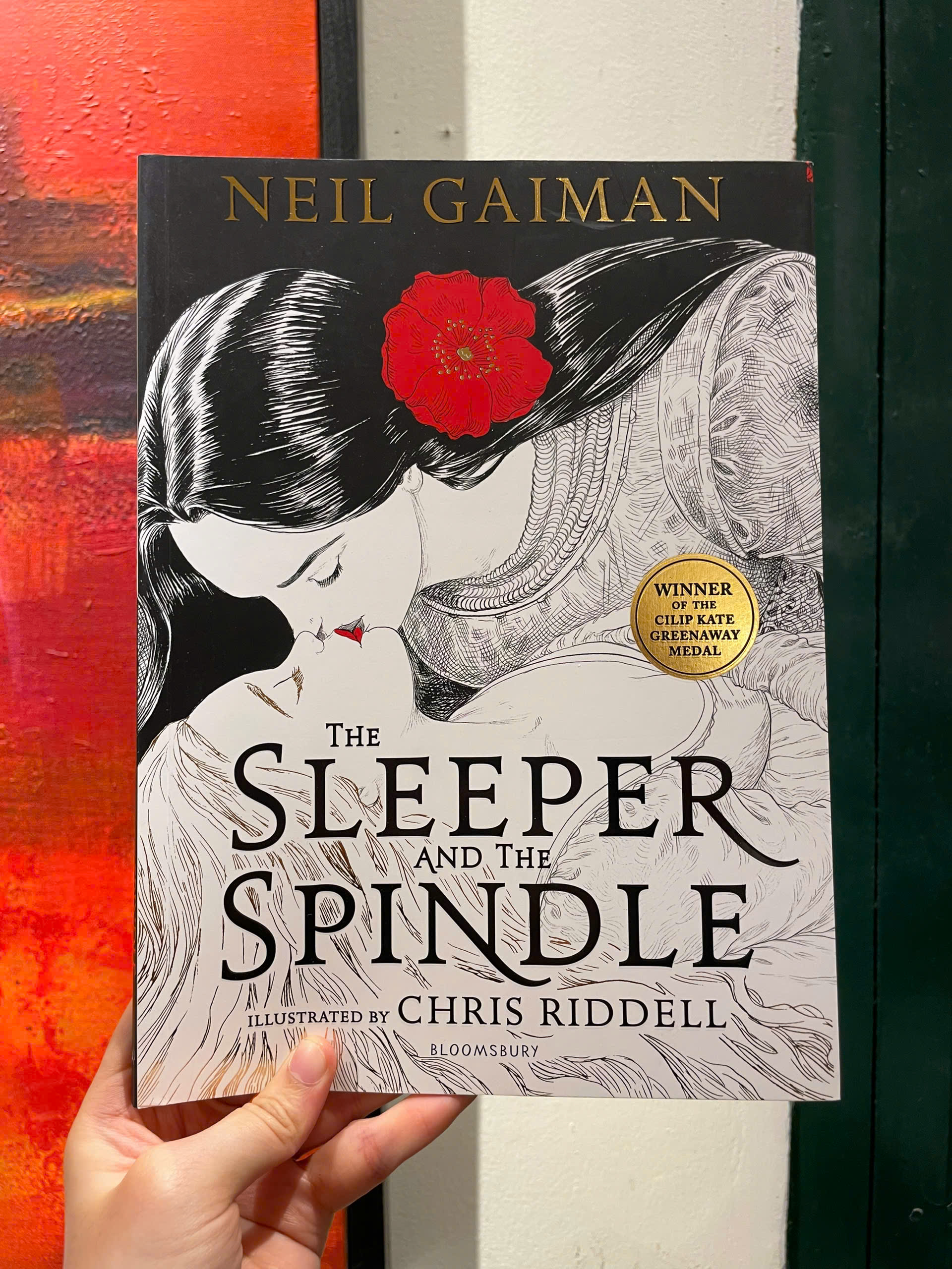 Sách - The Sleeper and the Spindle: WINNER OF THE CILIP KATE GREENAWAY MEDAL 2016 by Neil Gaiman