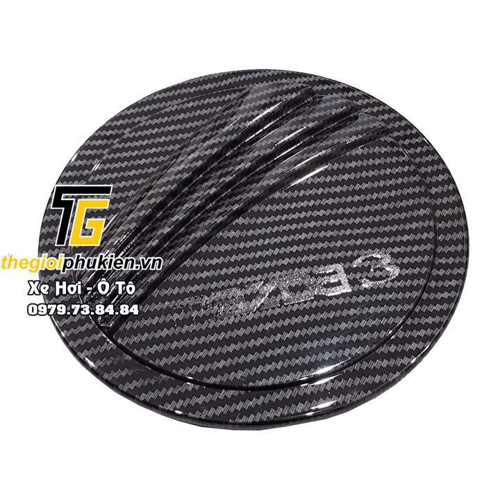 Ốp nắp đậy bình xăng Mazda 3 2015-2019 vân Carbon