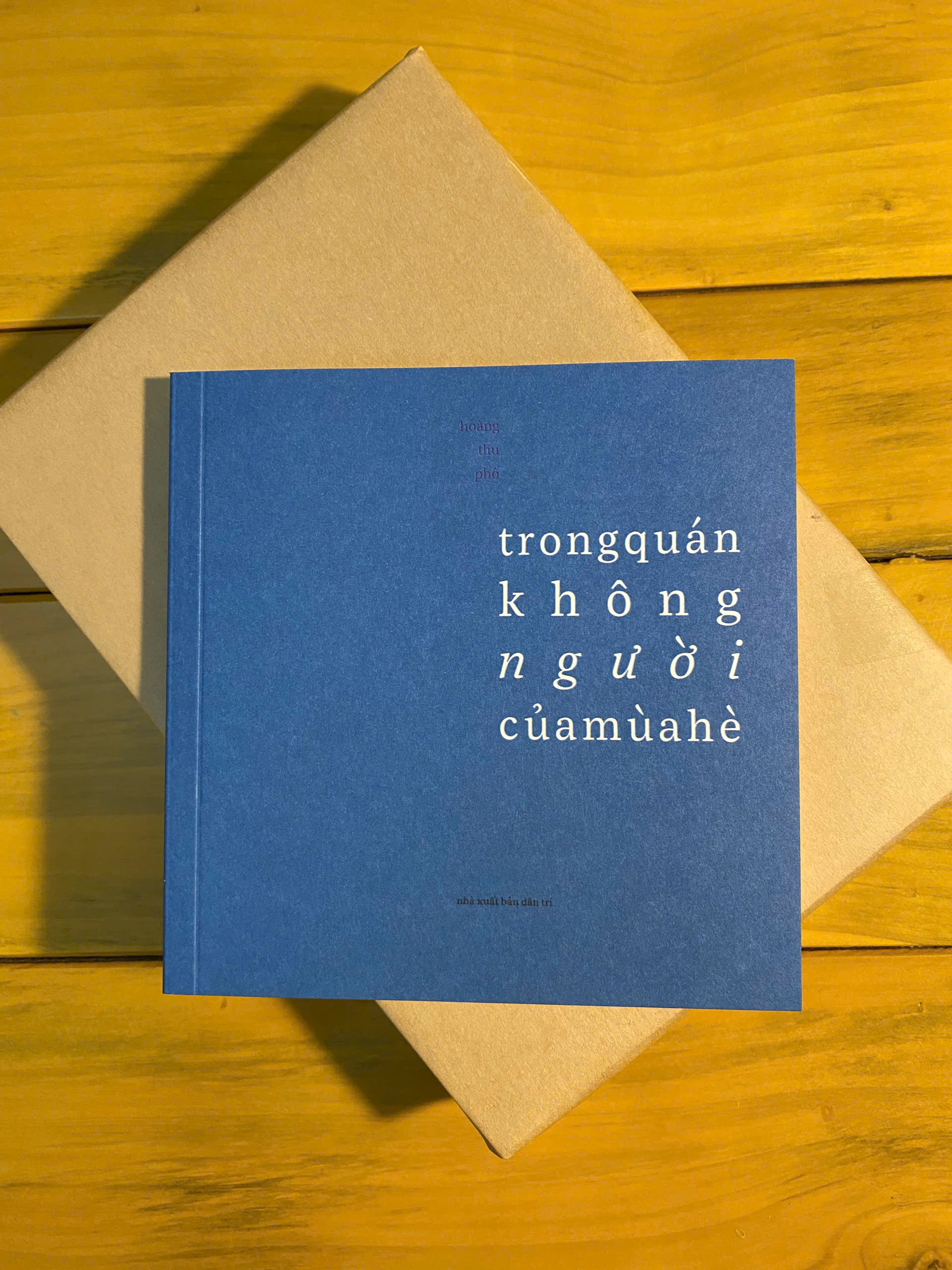 (Tập thơ) TRONG QUÁN KHÔNG NGƯỜI CỦA MÙA HÈ – Hoàng Thu Phố - FORMApubli