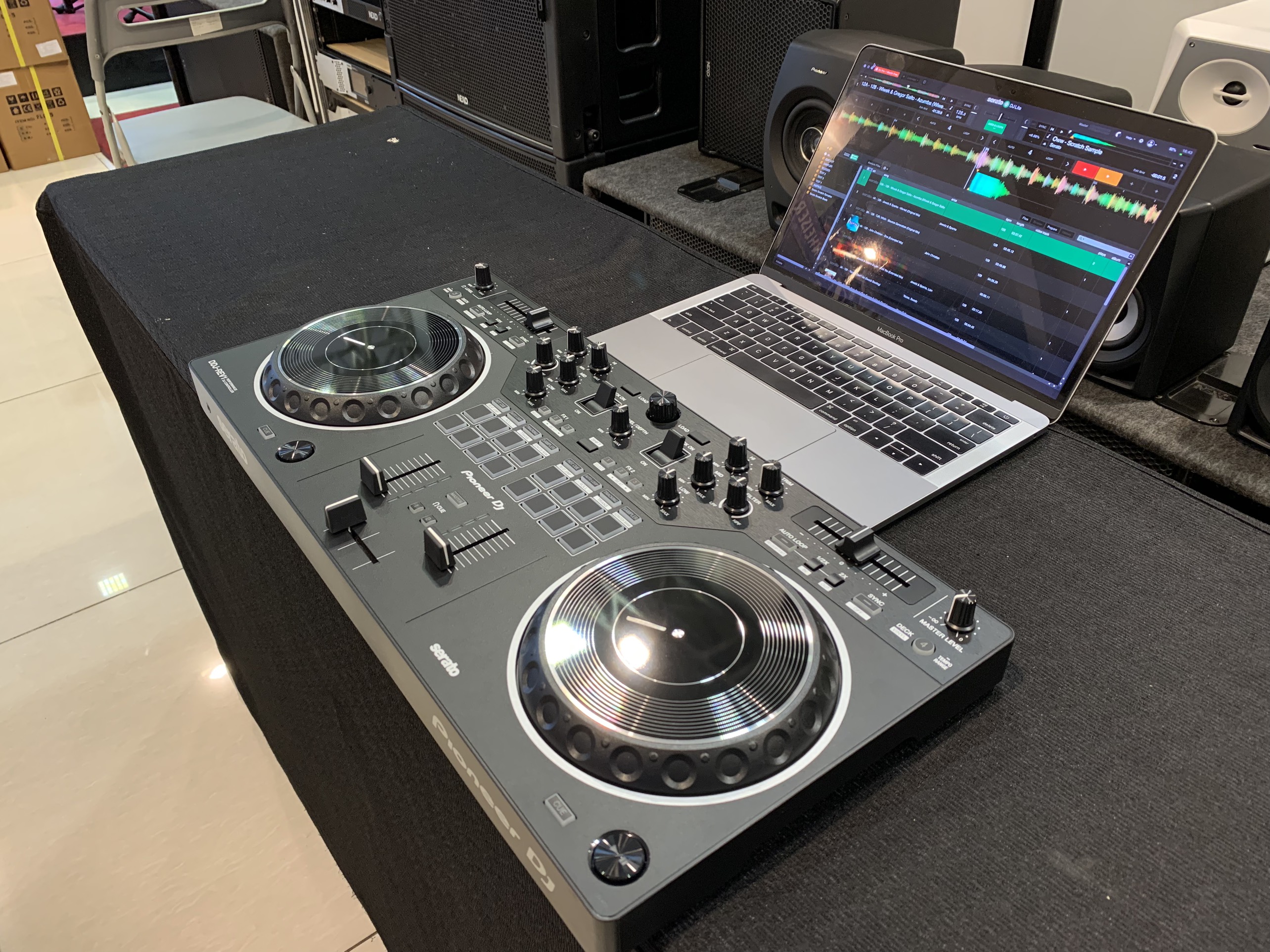 Máy DJ Controller 2 kênh sử dụng Serato  DJ  DDJ REV1 Pioneer  - Hàng chính hãng