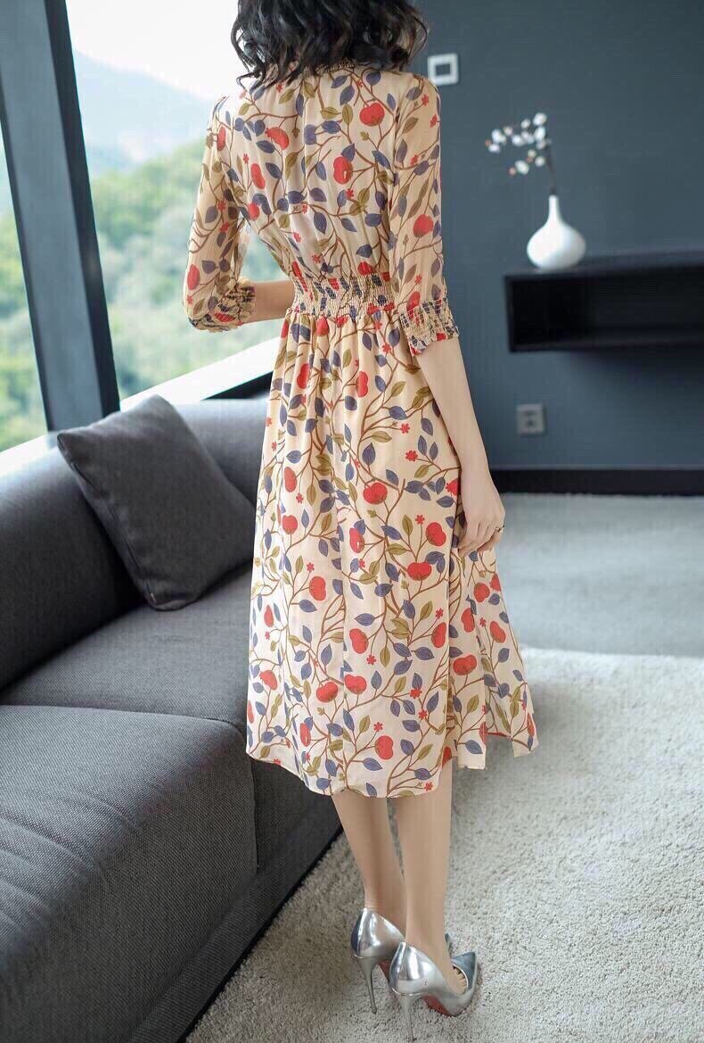 Đầm họa tiết hoa lá cổ đính đá
