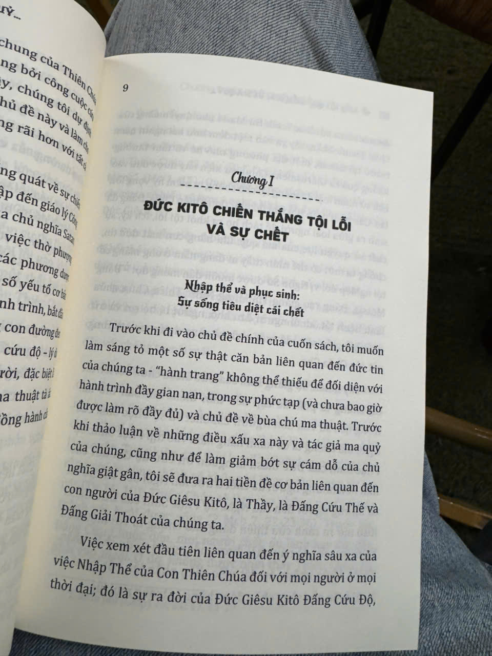 NHÀ TRỪ QUỶ: Diễn Giải Về Ma Quỷ - Những Chiêu Trò Của Satan Và Đạo Quân Thiên Thần Sa Ngã – Nxb Tri Thức