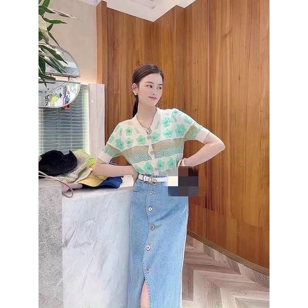 Áo mongterghi hoa nổi đính ngọc, cổ tim khuy cài