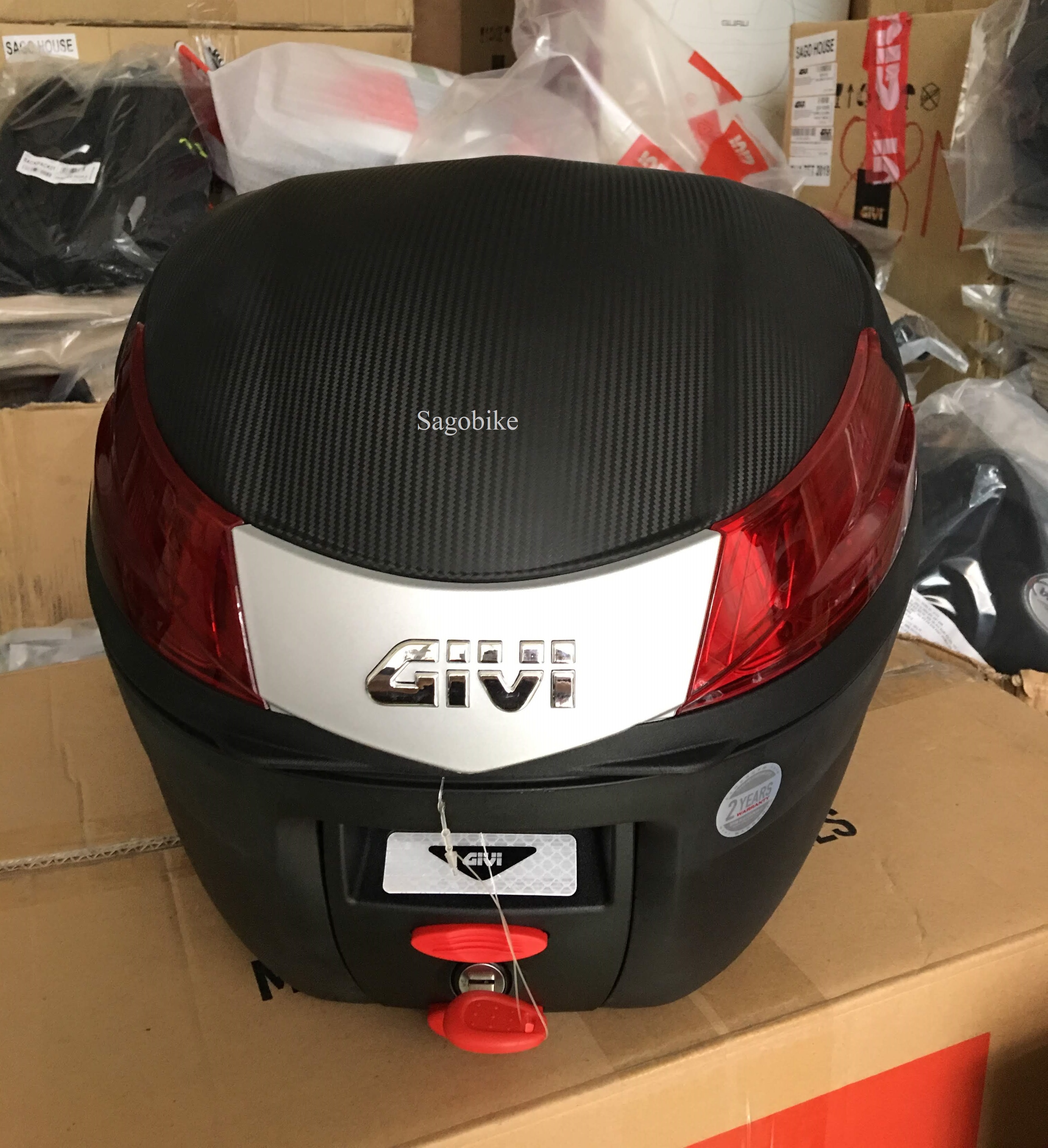 Thùng givi B34N, thùng givi 34 lit kèm đế MP70N và ốc gắn