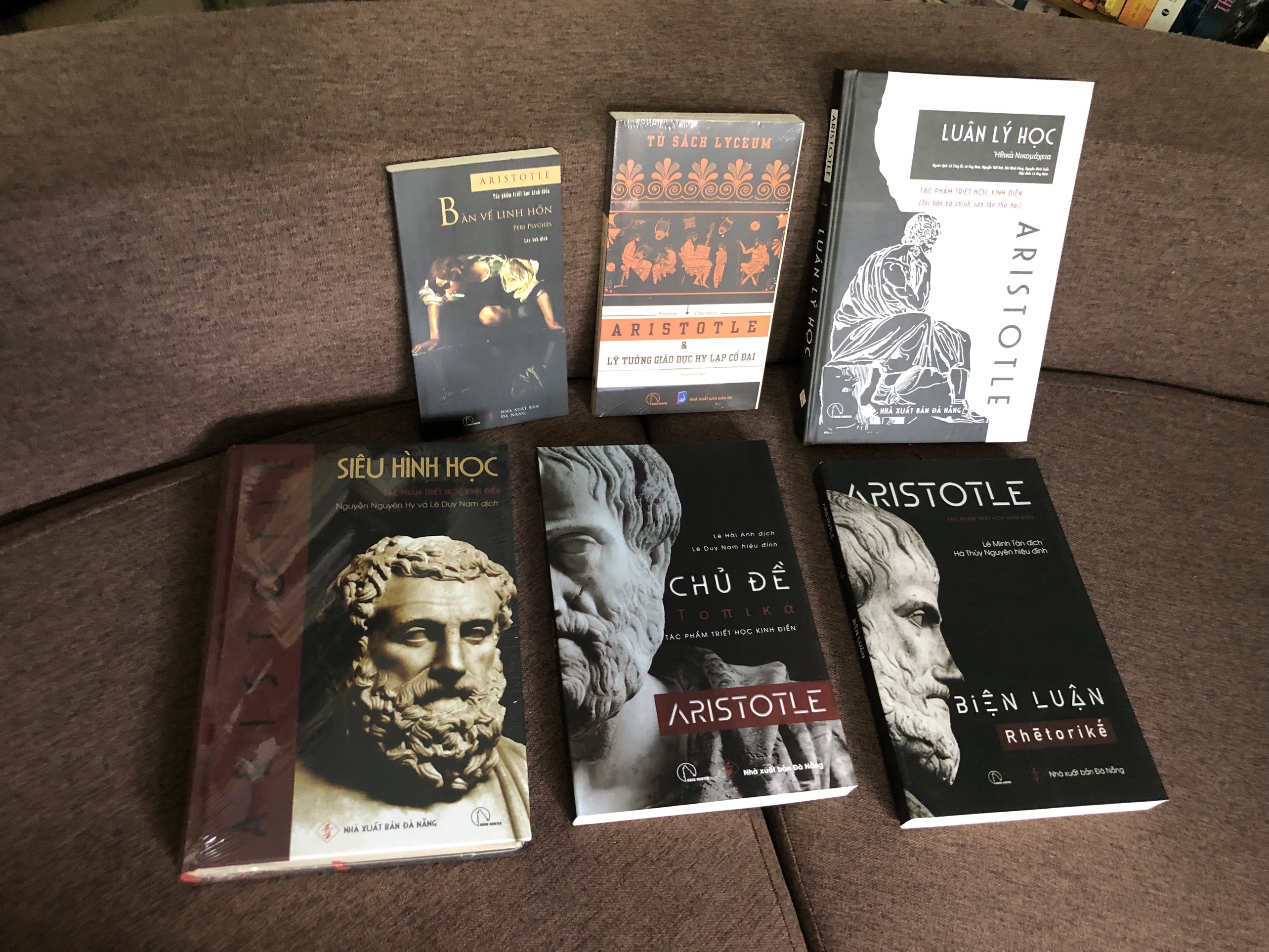 Bộ 6 cuốn ARISTOTLE triết học kinh điển: Siêu hình học + Luân lý học + Biện luận + Chủ đề + Bàn về linh hồn + Lý tưởng giáo dục Hy Lạp cổ đại