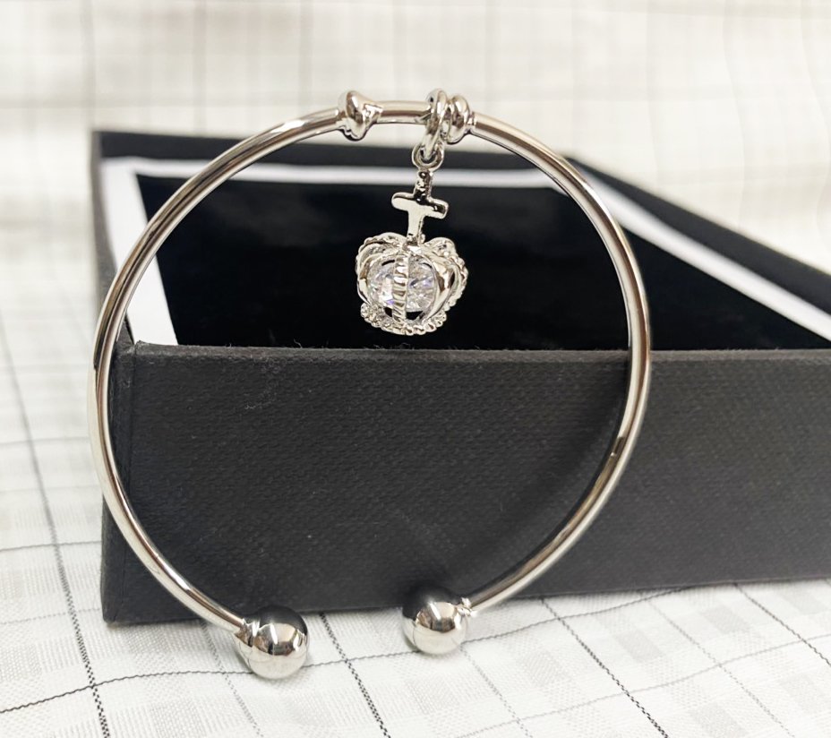 Vòng tay Cuff vương miện nữ hoàng - có thể làm mặt đây chuyền siêu xinh