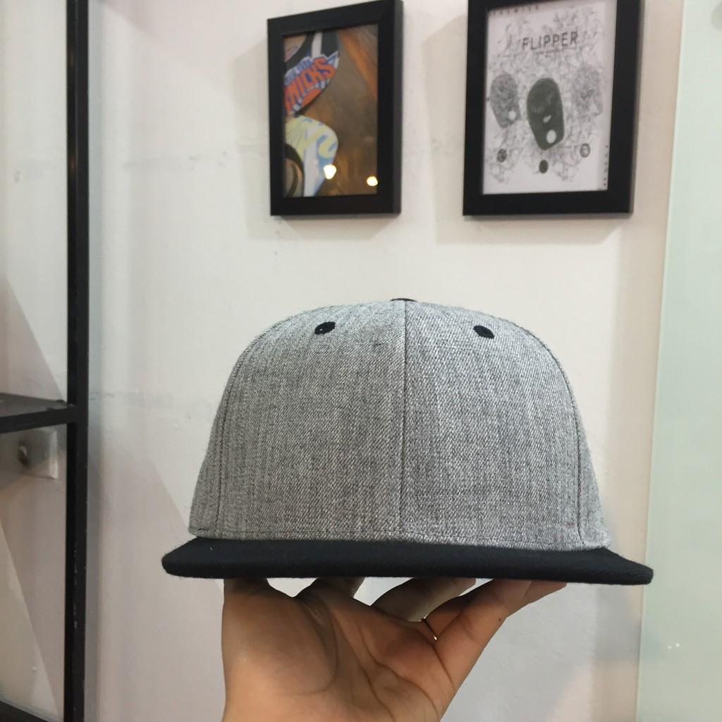 Mũ nón snapback màu xám lưỡi đen