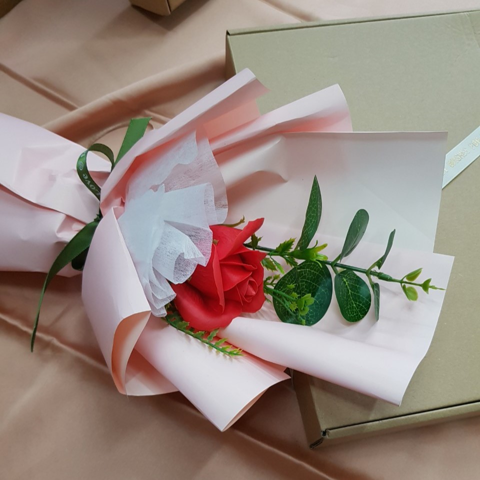 Bó hoa sáp thơm kèm lá táo sinh động QUÀ TĂNG Ý NGHĨA CHO NGƯỜI THƯƠNG, giao ngaauc nhiên