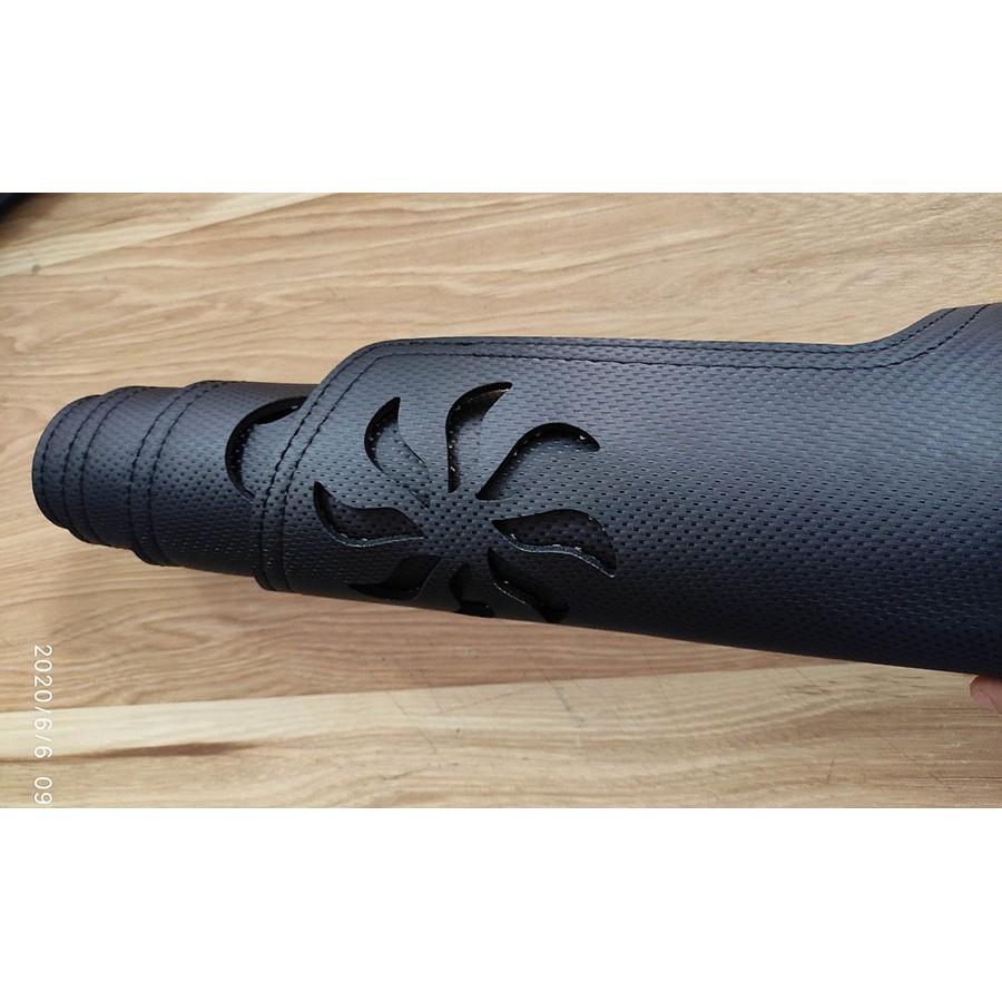 Thảm Taplo Da Carbon Dành Cho Xe Toyota Rush màu đen