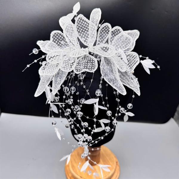 Cài tóc cô dâu hoa trắng nhũ ốp sau dây tua rua