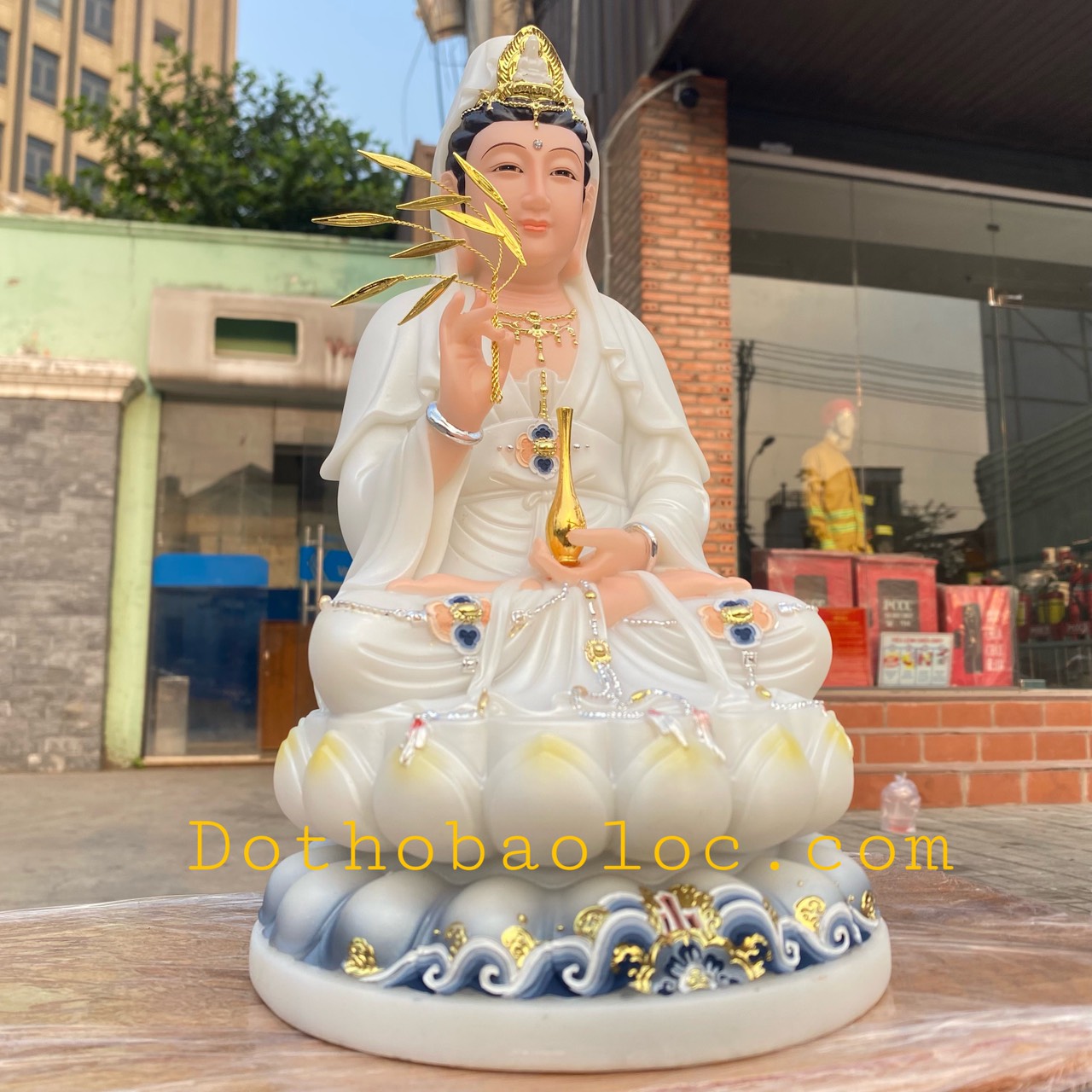 Tượng Quan Âm đá nhập khẩu cao cấp ngồi trên đài sen cao 29cm – Trắng