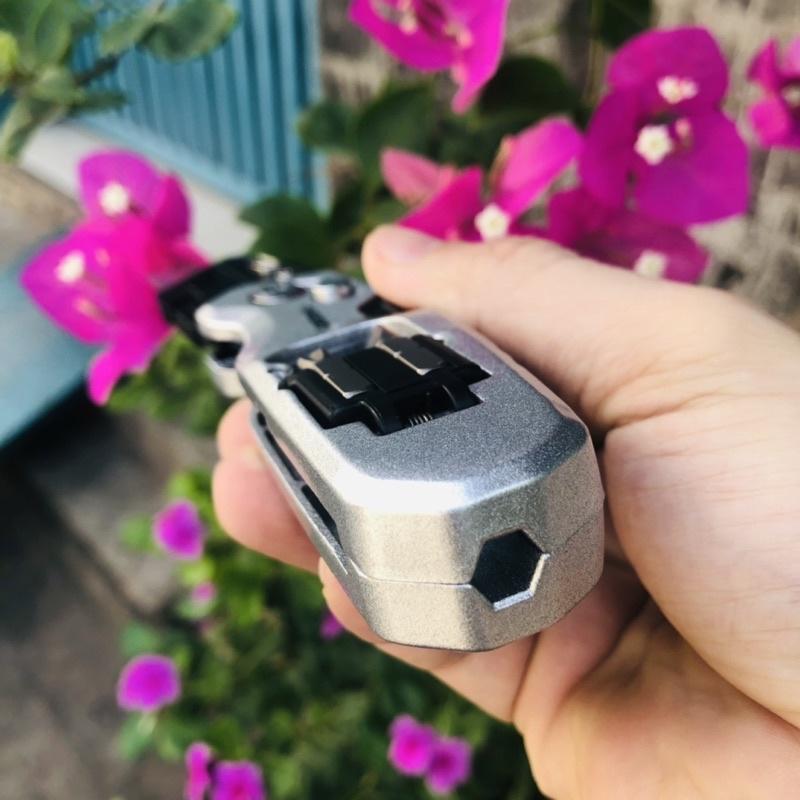 Dao rọc giấy Husky đi kèm 3 lưỡi dự phòng, 2 mũi vít, rất chuẩn chất lượng, tiện lợih