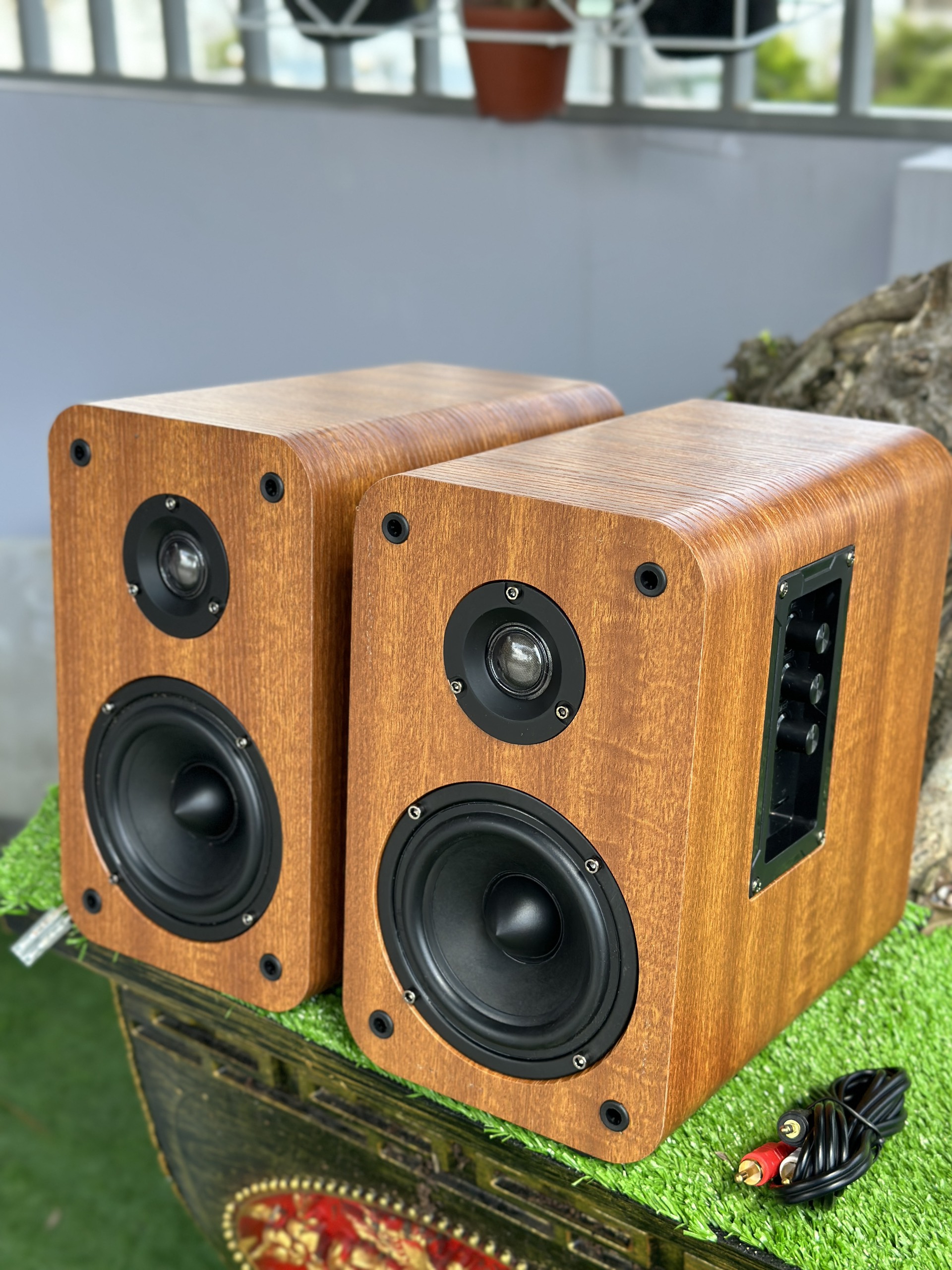 Bộ loa vi tính kiểm âm cao cấp Lohao AV 8219 - Âm thanh 2.1 - Kết nối bluetooth, USB, SD, AV - Vỏ gỗ sang trọng - 2 Bass 2 Treble - Chỉnh âm thanh ngay trên loa - Công suất lên đến 100W - Hàng chính hãng