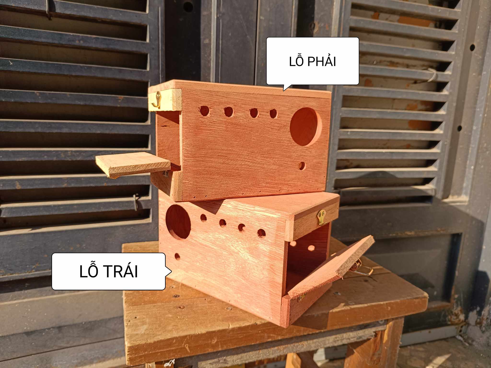 1 tổ sinh sản cho yến phụng, parrotlet (dài 24 rộng 15 cao 15) bằng gỗ hồng đào nguyên khối,(tặng kèm 1 cây đậu và bộ móc treo tổ)