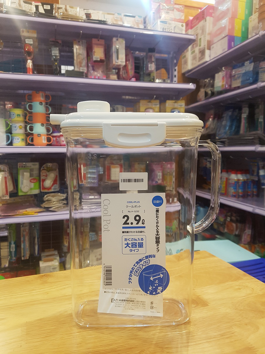 Combo bình đựng nước có khóa vòi thông minh + 6 cốc uống nước có quai trắng kem - made in Japan